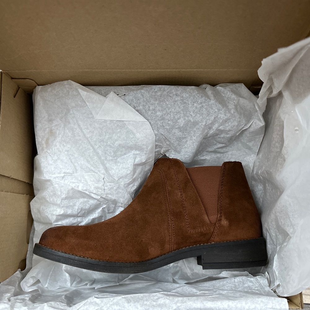NIB Clarks Demi Beat Slip On Ankle Boots Booties Tan Brown Suede 8.5M 39.5 - Picture 10 of 12